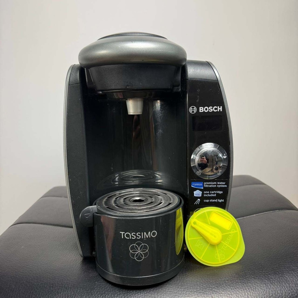Bosch Tassimo T65 Coffee Maker Black TAS6515UC8 Single Serve with cleaning disk